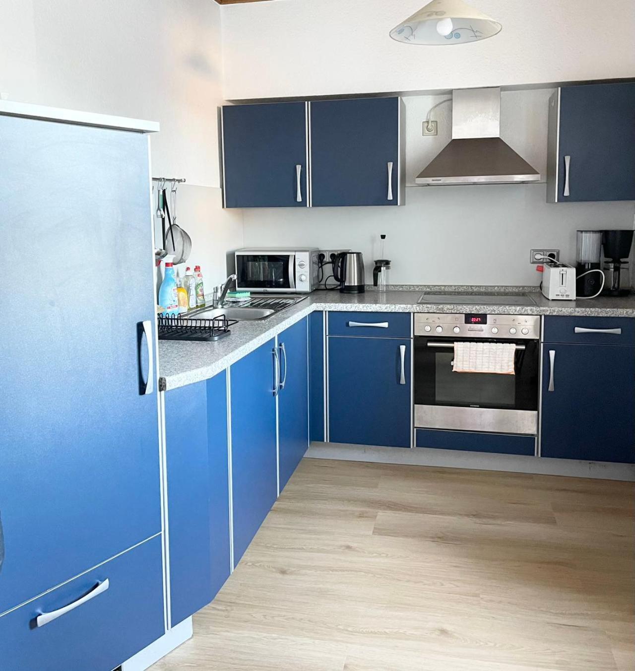 Near Messe And Airport, 2-bedroom Duplex With Kitchen And Garden Düsseldorf